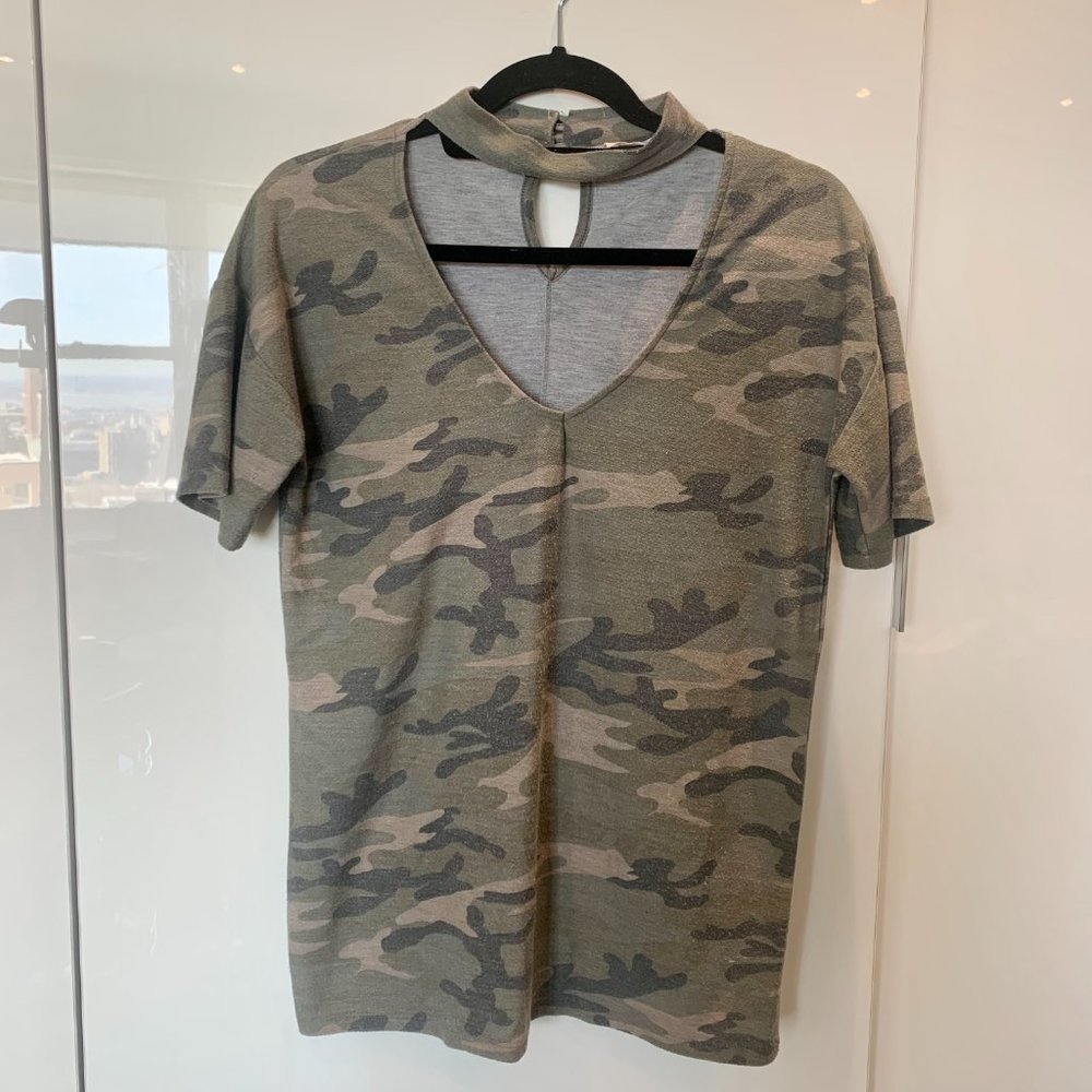 Camo Tee Keyhole Neck Size S